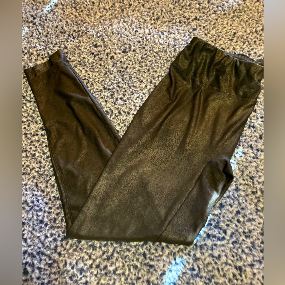 Fashion nova XL feature defining black leggings